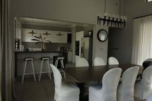 Dining - Royal Park Villa De Luxe 3 Chambres (Balaclava)