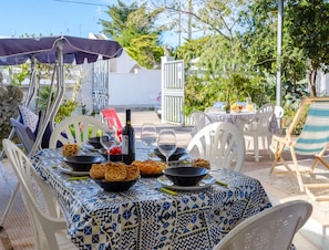 House, 2 Bedrooms, Smoking, Balcony | Outdoor dining