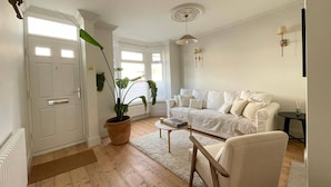 Living room - Stunning Beach House At Southsea, Portsmouth (Portsmouth)