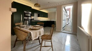 House, 2 Bedrooms | Interior - Stunning Beach House At Southsea, Portsmouth (Portsmouth)