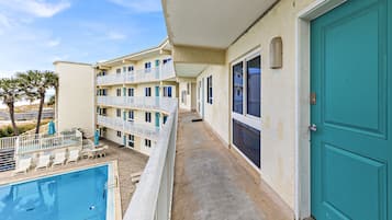 Comfort Condo, 2 Bedrooms, Ocean View, Beachfront | Balcony