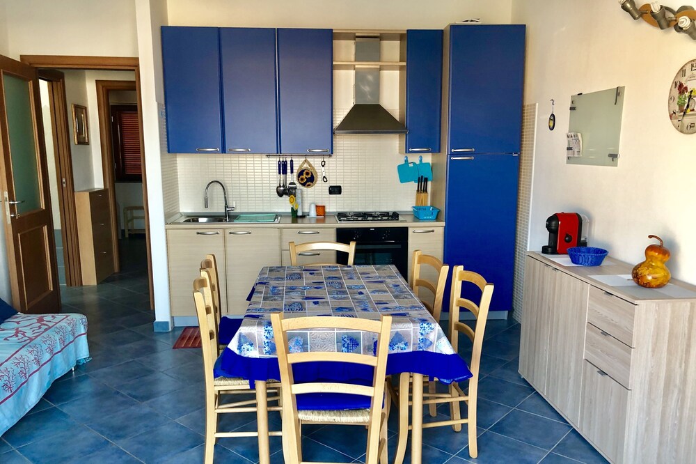 Domus Blu Apartment - Three-room apartment with sea view in a strategic position