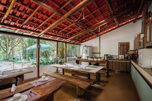 含每日吃到飽早餐