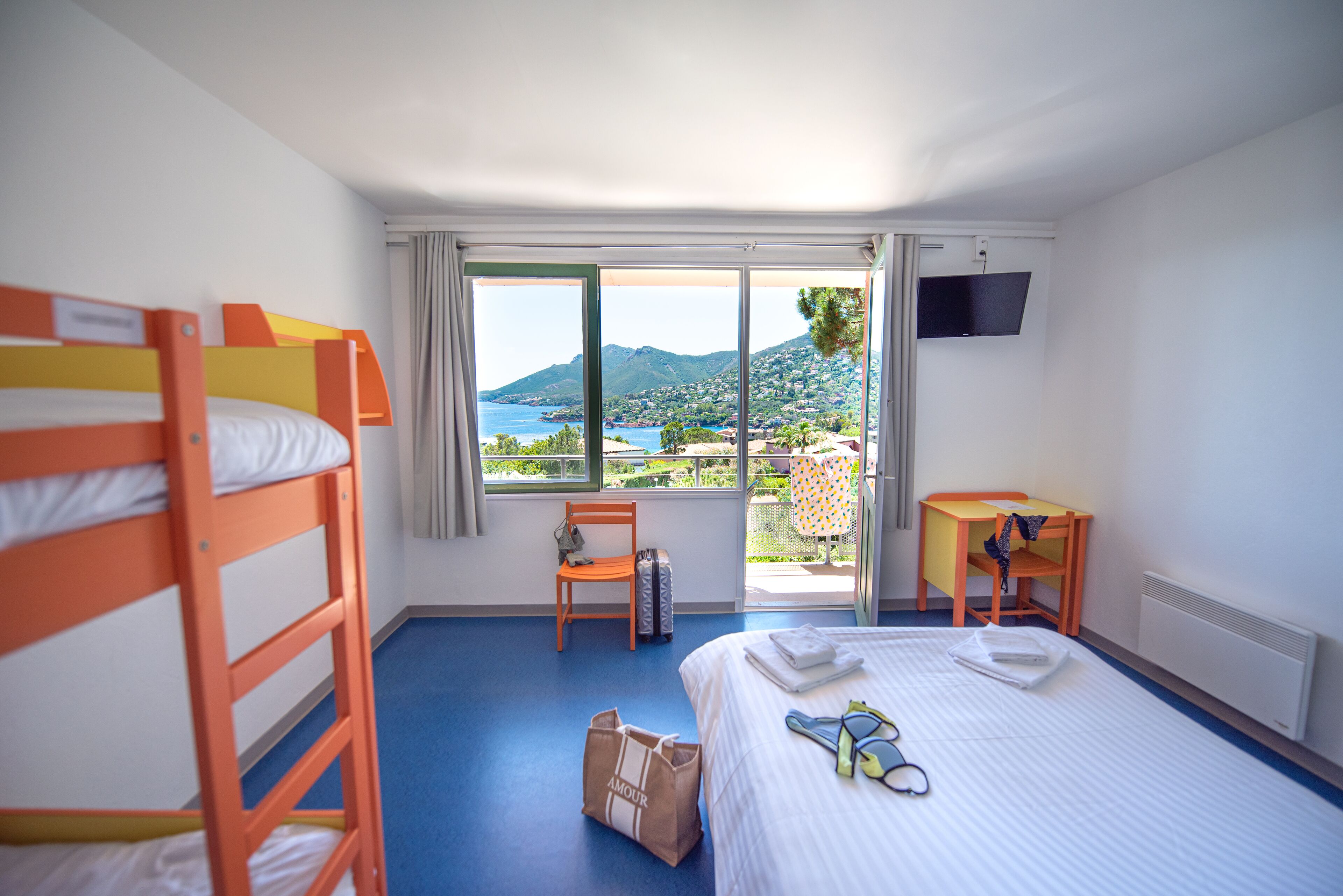 Quarto quádruplo básico | Roupa de cama