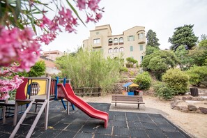 Children’s play area – outdoor