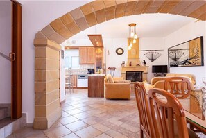 Flat-screen TV, fireplace