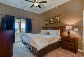 2 soverom, strykejern/-brett, reiseseng for barn og wi-fi (inkludert)