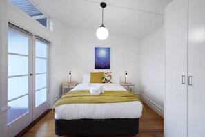 2 bedrooms, desk, iron/ironing board, free WiFi - Brunswick Hideaway (A Gem in Brunswick) (Brunswick)