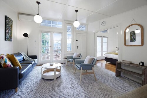 Brunswick Hideaway (A Gem in Brunswick)