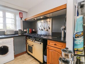 Dishwasher, cookware/dishes/utensils