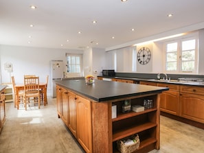 Dishwasher, cookware/dishes/utensils - Elterwater Park (Ambleside)