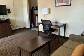 Living area - Days Inn by Wyndham Wauseon (Wauseon)