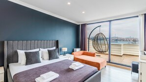 A modern hotel room with a large bed, a seating area with a view, and a balcony. - Etiz Hotels & Residences (Istanbul)