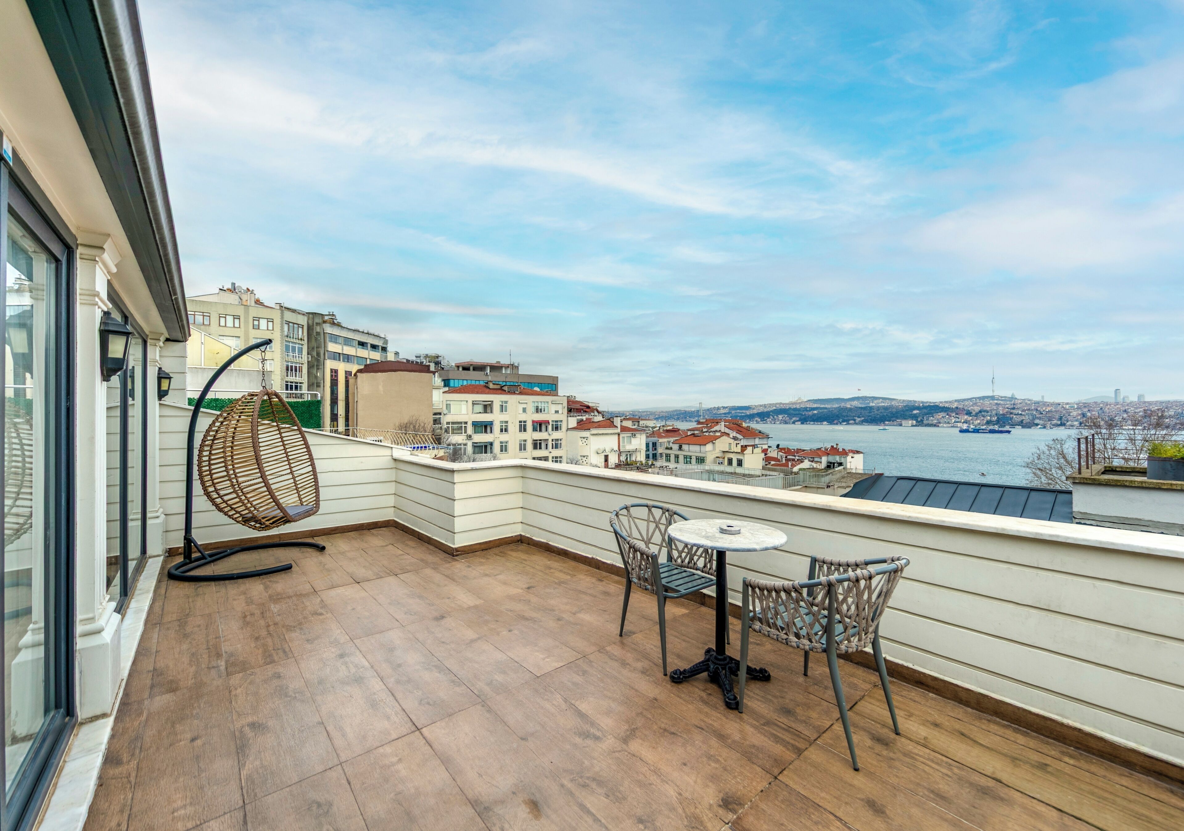 Family Penthouse | Egyptian cotton sheets, premium bedding, Select Comfort beds, desk