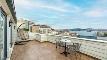 Family Penthouse | Egyptian cotton sheets, premium bedding, Select Comfort beds, desk
