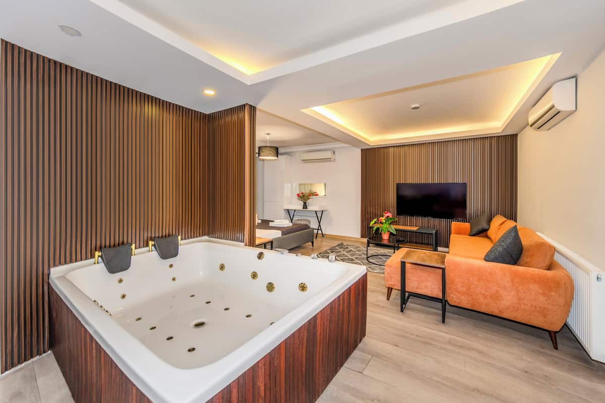 Romantic Double Room | Egyptian cotton sheets, premium bedding, Select Comfort beds, desk