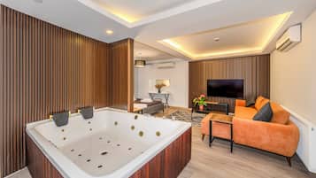 Romantic Double Room | Egyptian cotton sheets, premium bedding, Select Comfort beds, desk