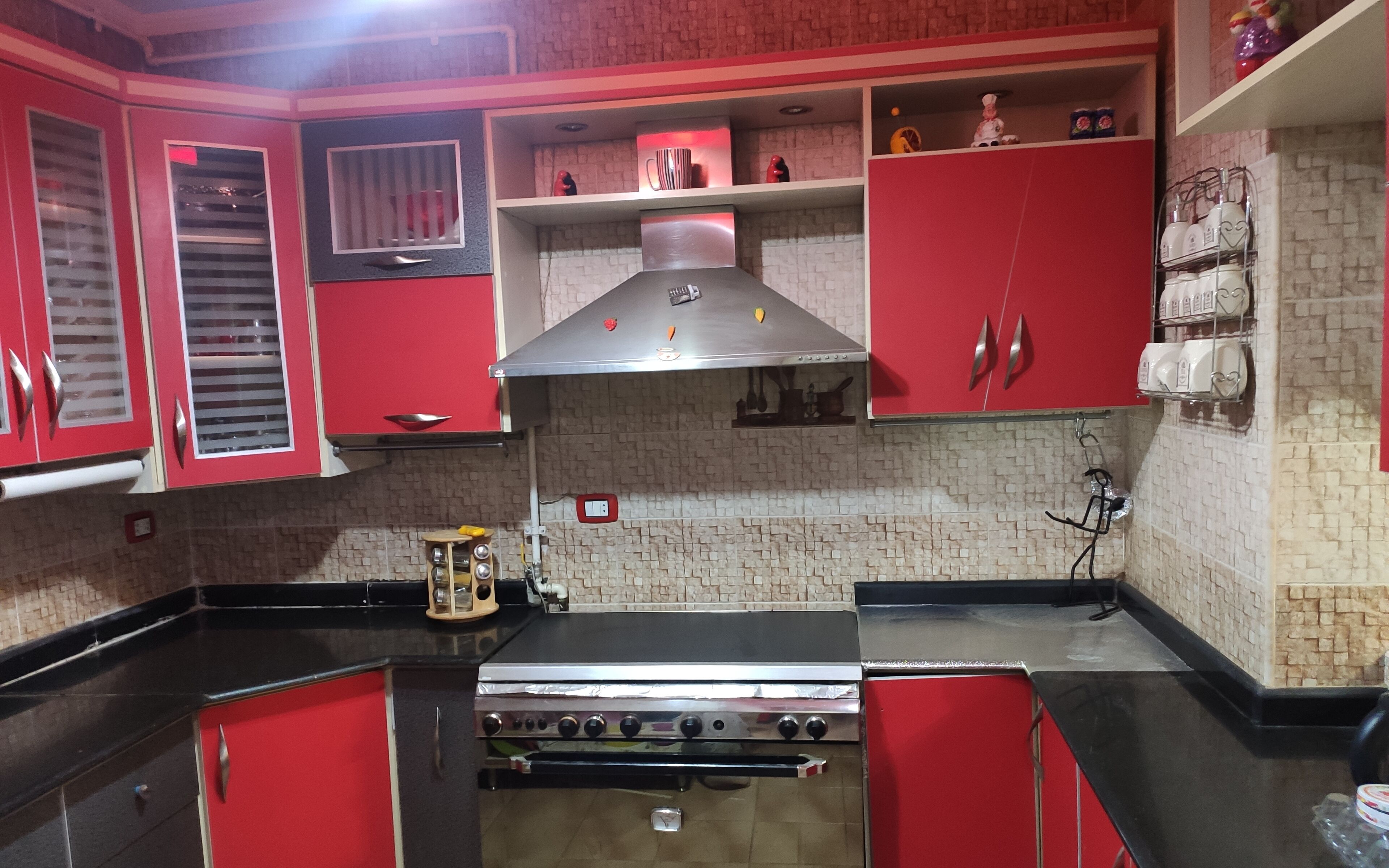 Réfrigérateur, four, bouilloire électrique, blender