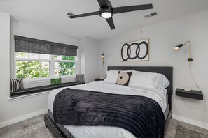 2 bedrooms, iron/ironing board, travel cot, free WiFi - Modern Luxury - Hideaway Haven Dog Friendly! (Branson)