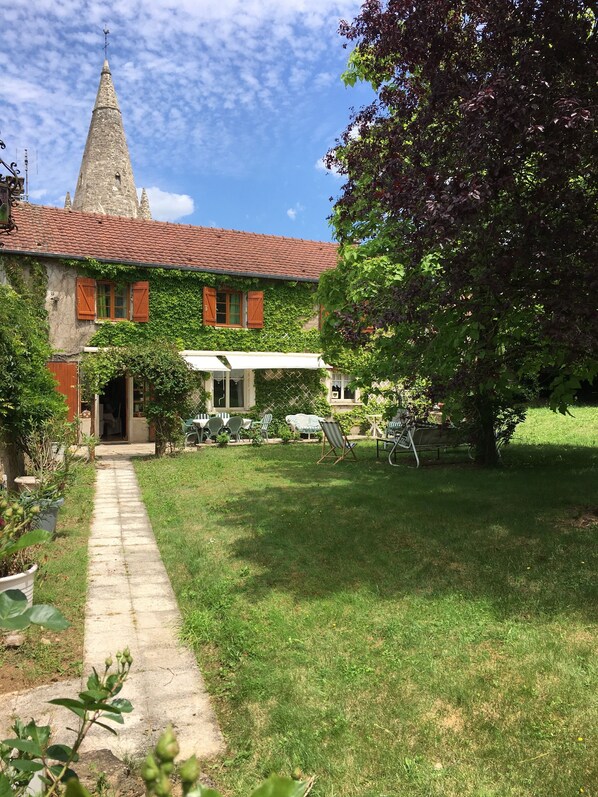 Exterior - Maison de Campagne Familiale en Bourgogne (Thoisy-le-Désert)