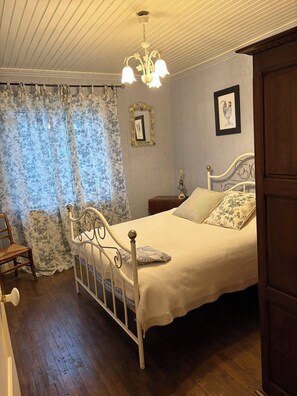 4 chambres, bureau, fer et planche à repasser, Wi-Fi gratuit