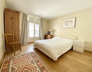 2 chambres, bureau, accès pour personnes à mobilité r éduite