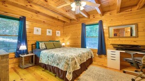 2 bedrooms, desk, WiFi, bed sheets - Nottingham Nook - 2 Bedroom / 2 Bath, Hot Tub, Firepit (Maggie Valley)