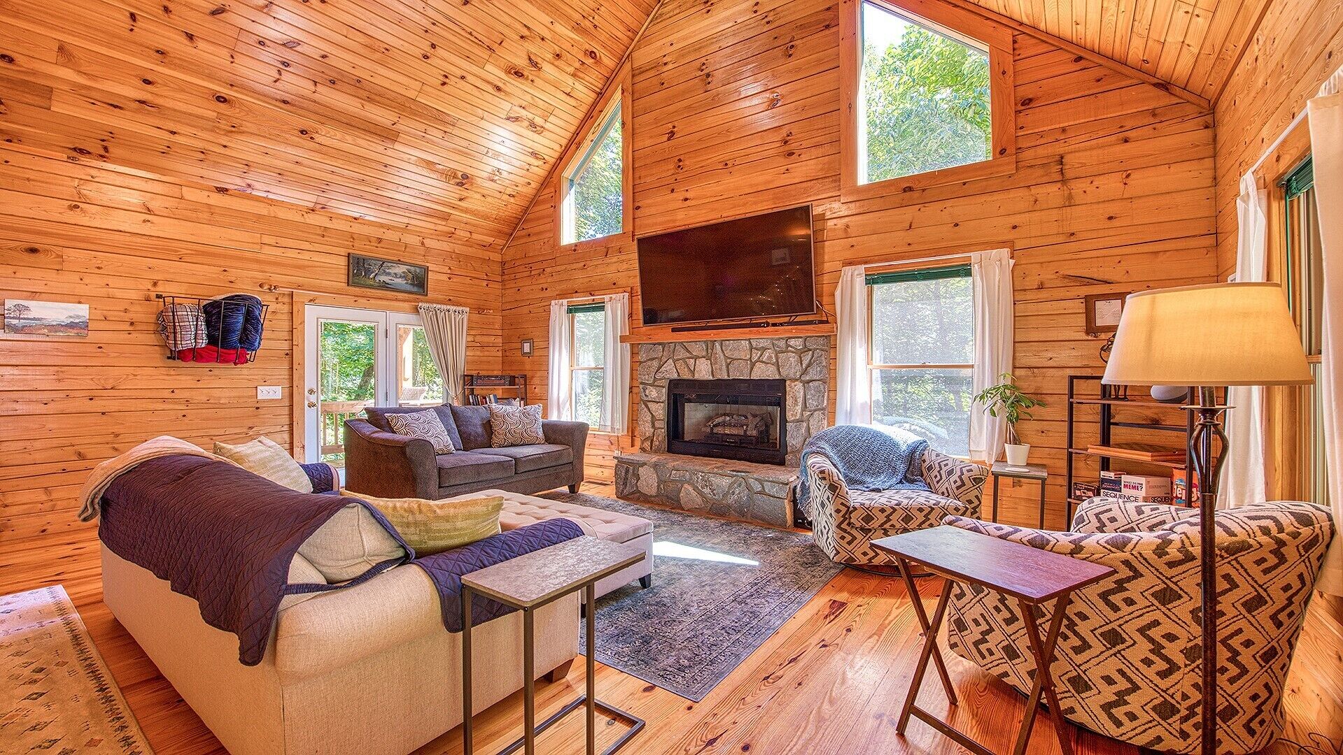 智能电视、壁炉