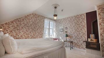 Exclusive Double Room | Free WiFi, bed sheets