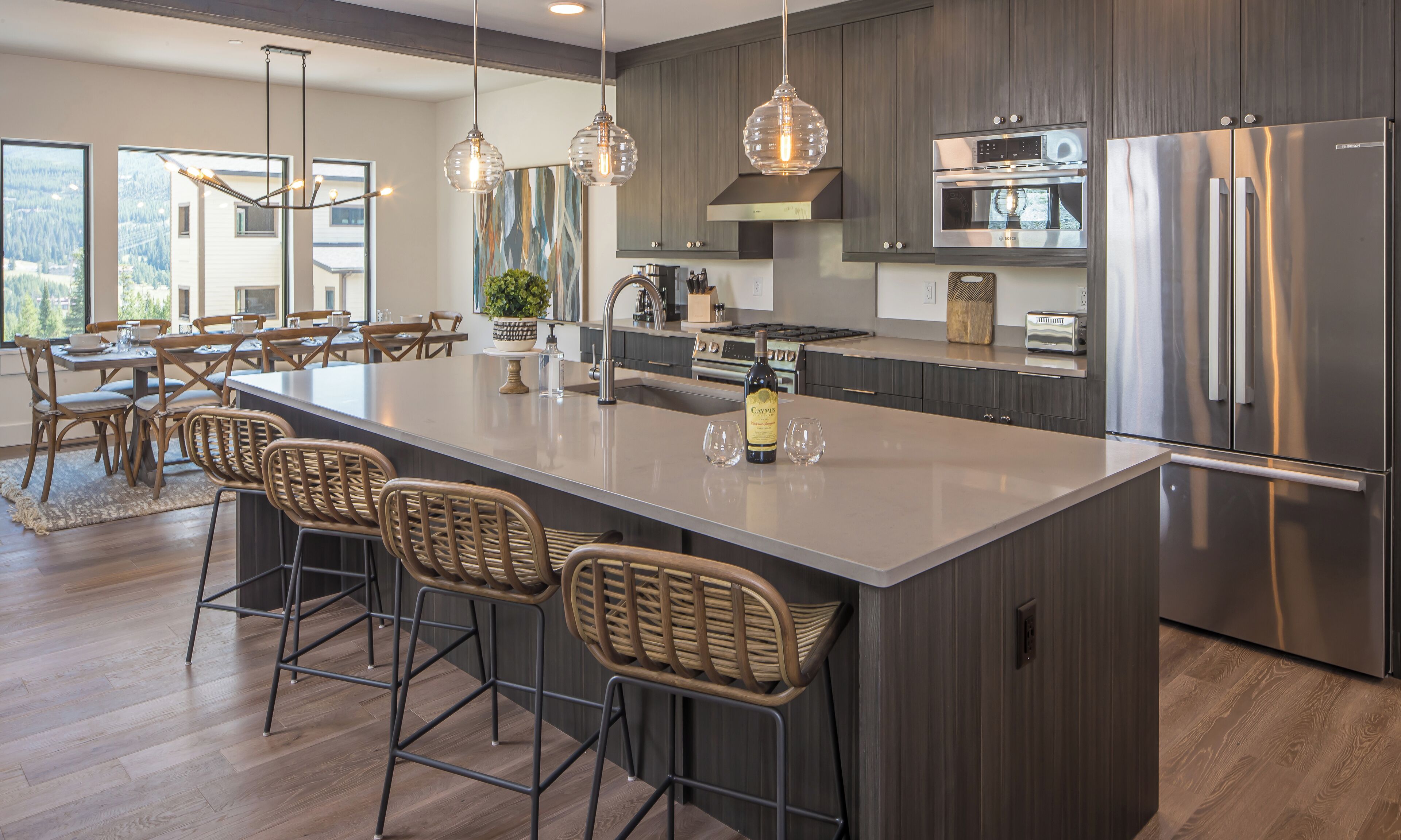 Kylskåp, mikrovågsugn, ugn och spishäll