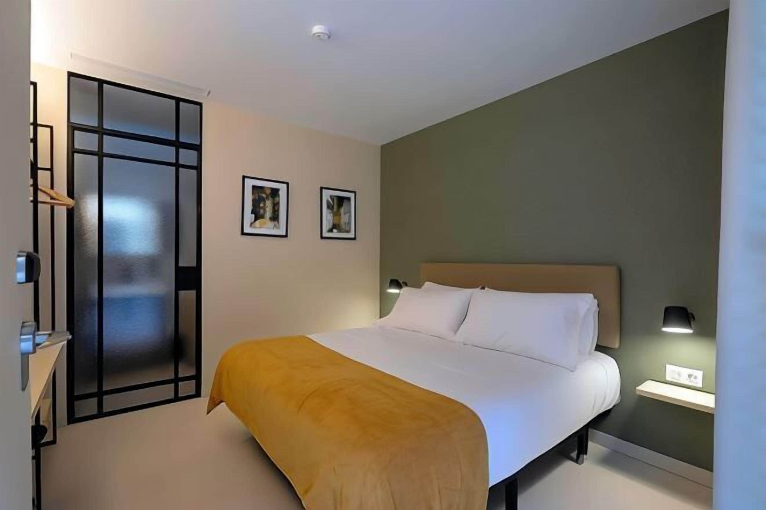 Down comforters, in-room safe, desk, laptop workspace