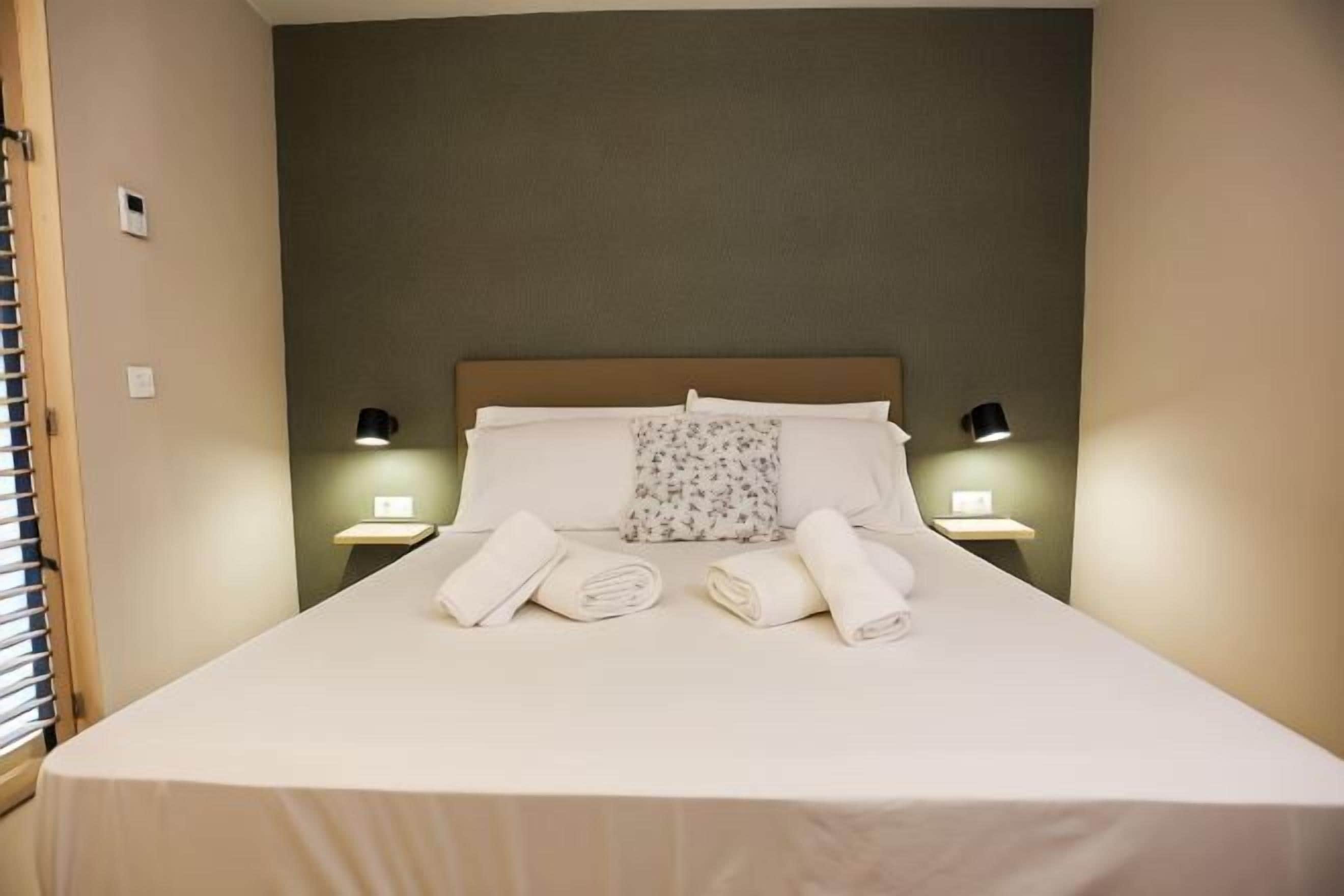 Down comforters, in-room safe, desk, laptop workspace