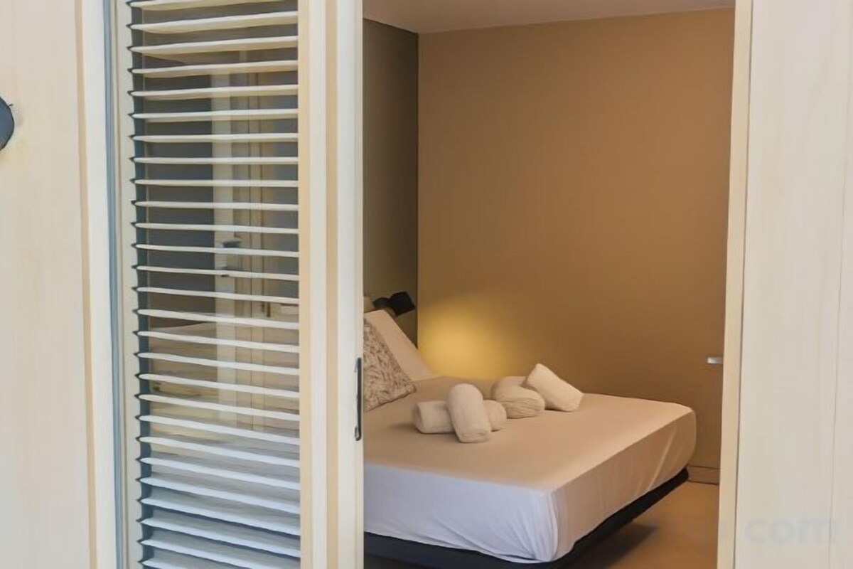 Down comforters, in-room safe, desk, laptop workspace