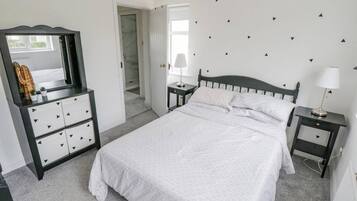 House, Multiple Beds | 3 bedrooms, iron/ironing board, free WiFi, bed sheets