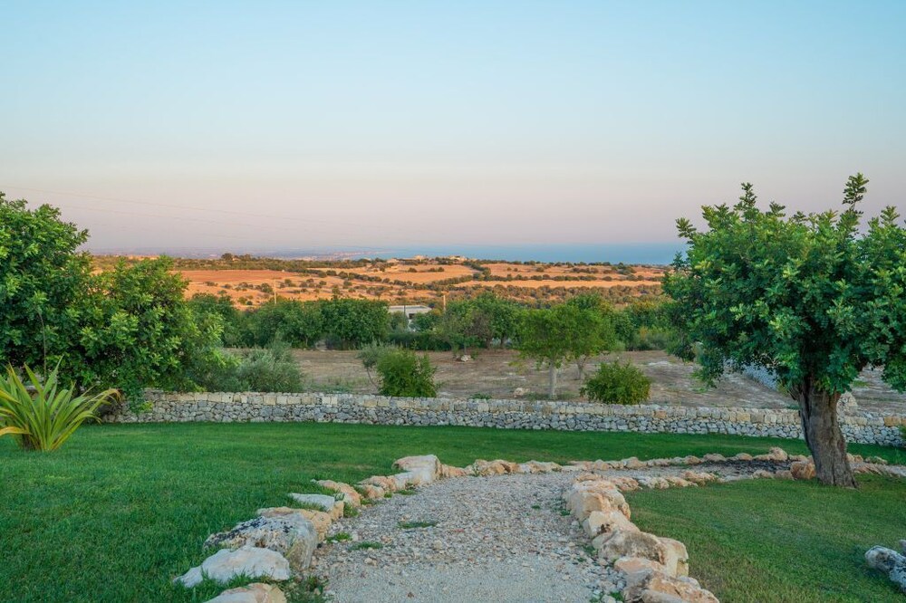 Rosmarino - open space in the Hyblean countryside