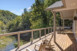 Terrace/patio - Executive Luxury Home on the Little Pigeon River (Sevierville)