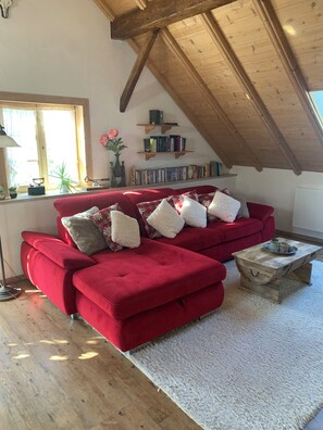 Smart TV, DVD player - Spacious Holiday Apartment with three Bedrooms (Oberammergau)