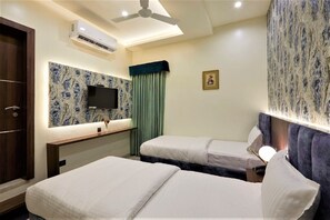 View from room - Hotel Rose Gold (Ahmednagar)