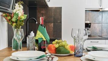 Estudio, terraza | Servicio de comidas en la habitación