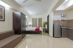 1 bedroom, WiFi - Family Suite Room in Palm Stay attached kitchen, balcony, wifi (Jaipur)