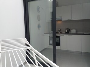 Deluxe Apartment, 2 Bedrooms, Kitchen, Beachside | Private kitchen - Ká Mena (Boa Vista)