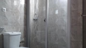 Deluxe Apartment, 2 Bedrooms, Kitchen, Beachside | Bathroom
