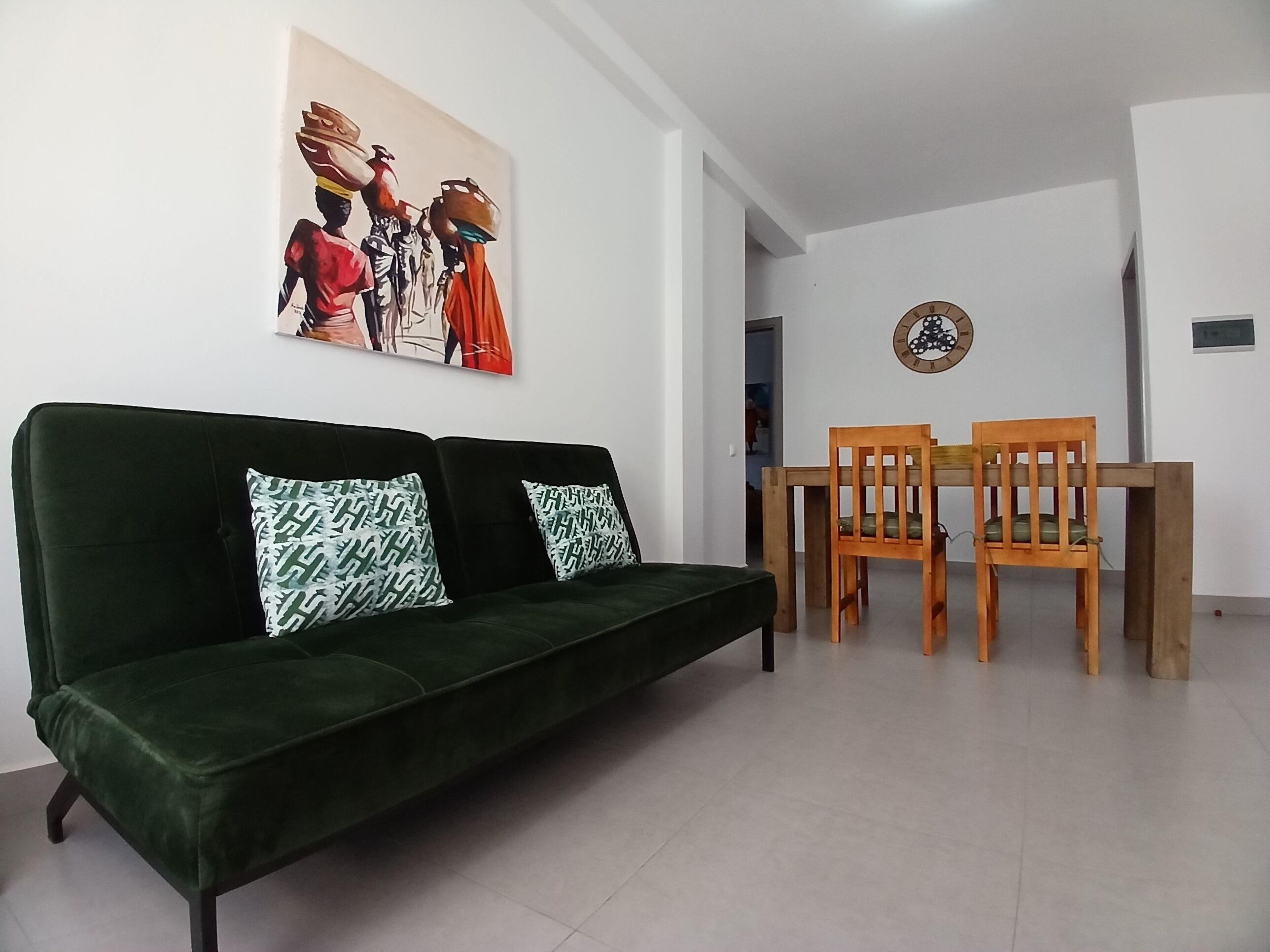 Deluxe Apartment, 2 Bedrooms, Kitchen, Beachside | Living area | TV, books