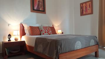 Deluxe Apartment, 2 Bedrooms, Kitchen, Beachside | 2 bedrooms, hypo-allergenic bedding, free WiFi, bed sheets