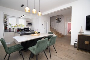 Dining - Modern villa with private pool at 200m. Near the sea near Medulin. (Medulin)