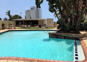 Outdoor pool - Beautiful sea views from this airey 3 bedroom apartment (Umhlanga)