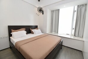 2 Schlafzimmer, Schreibtisch, Bügeleisen/Bügelbrett, WLAN