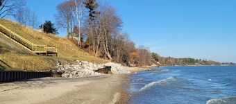   
Cozy Lake Huron cottage, With internet, summer months beach access. 

