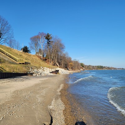   
Cozy Lake Huron cottage, With internet, summer months beach access. 
