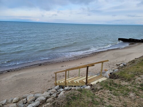   
Cozy Lake Huron cottage, With internet, summer months beach access. 
